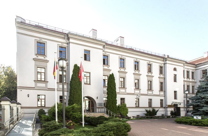 Konkurencijos taryba neįrodė, kad bendrovė „Capital Realty“ ir su ja franšizės sutartis pasirašiusios nekilnojamojo turto agentūros sudarė draudžiamą susitarimą dėl 3 proc. minimalaus komisinio mokesčio 