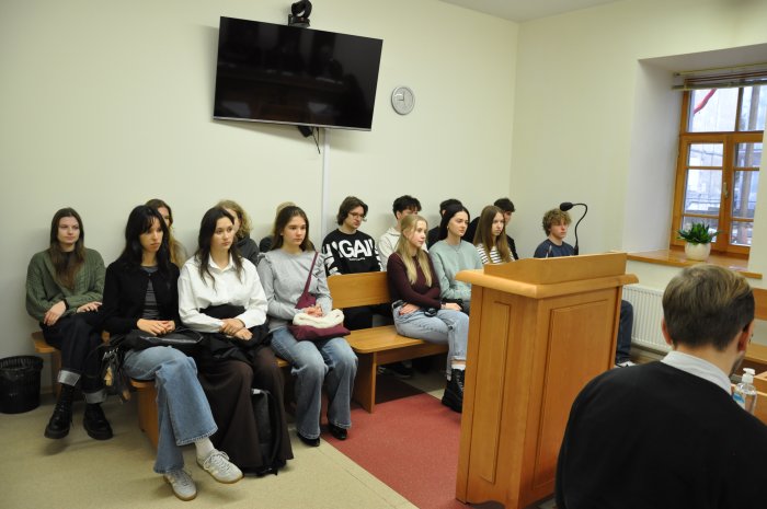 Vilniaus universiteto studentai lankėsi Regionų administracinio teismo Vilniaus rūmuose