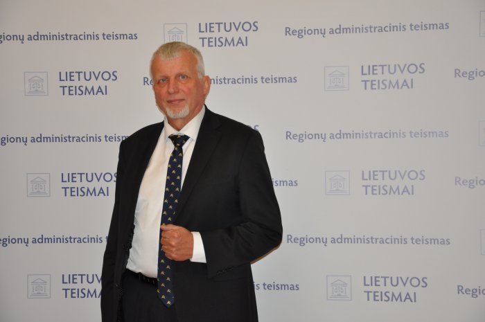 Regionų administracinio teismo Šiaulių rūmuose pagerbtas kadenciją baigiantis teisėjas Arvydas Martinavičius: skambėjo padėkos ir šilti atsisveikinimo žodžiai 