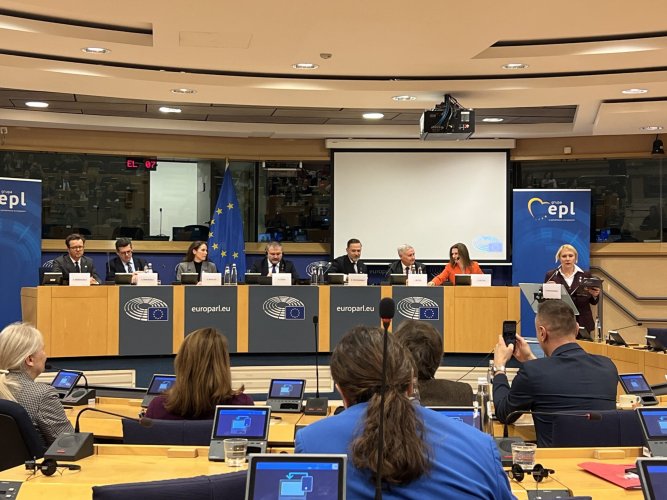 Europos Parlamente renginyje Lenkijoje vykusiai tyliajai eisenai „1000 mantijų“ paminėti dalyvavo Regionų administracinio teismo teisėja
