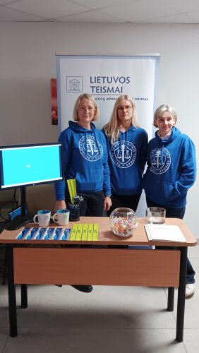 Vilniaus kolegijos Verslo vadybos fakultete vykusioje Karjeros dienoje studentams pristatėme darbą teisme